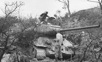 US soldiers examining a captured North Korean T-34/85 medium tank during the Korean War