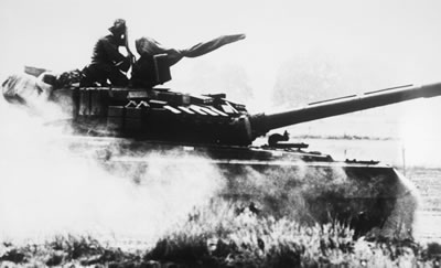 T-80 main battle tank with explosive reactive armor, 1987