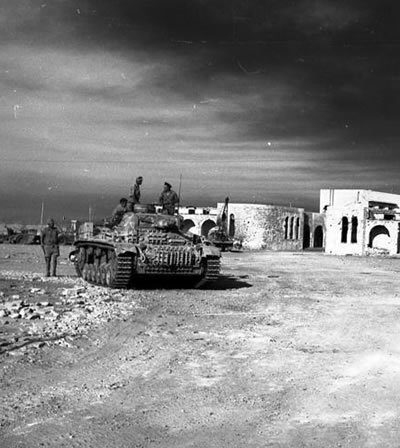 PzKpfw III medium tank at Tobruk, June 1942. Source: German Federal Archive